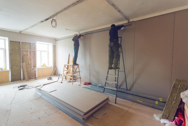 Travaux de plâtrerie : cloisons et faux plafonds, nos conseils